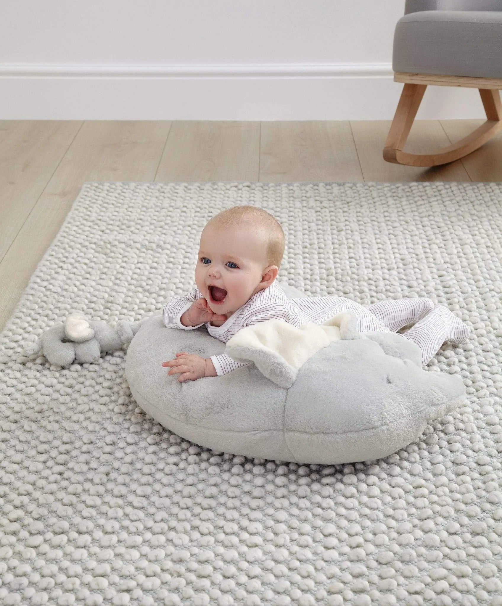 4moms mamaroo online tummy time