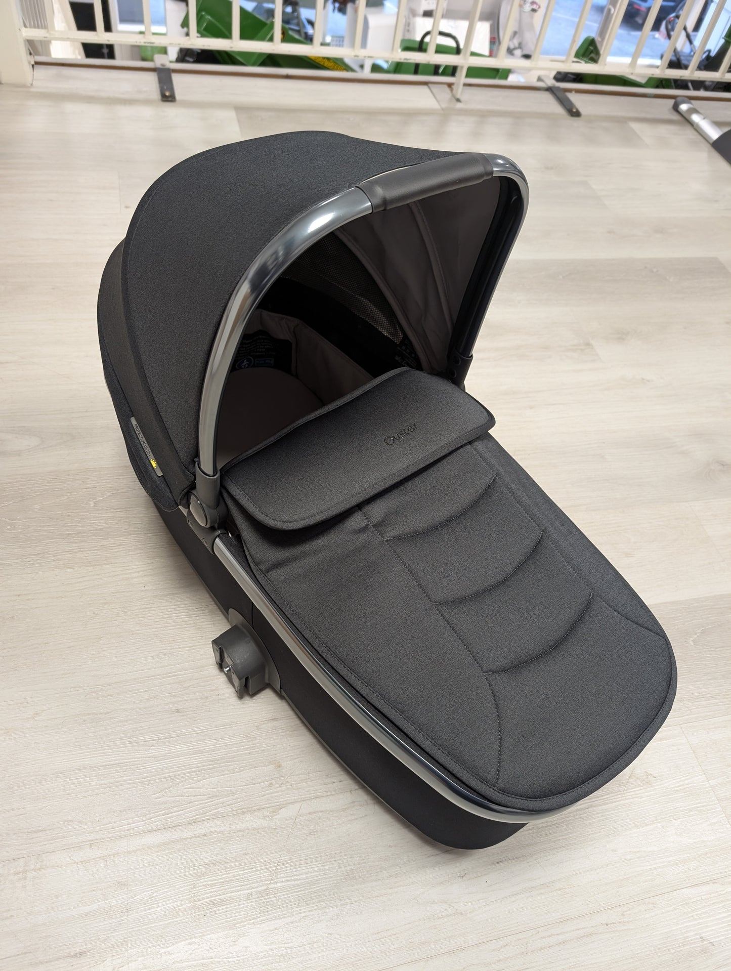 Oyster3 Carrycot-Carbonite EX-DISPLAY