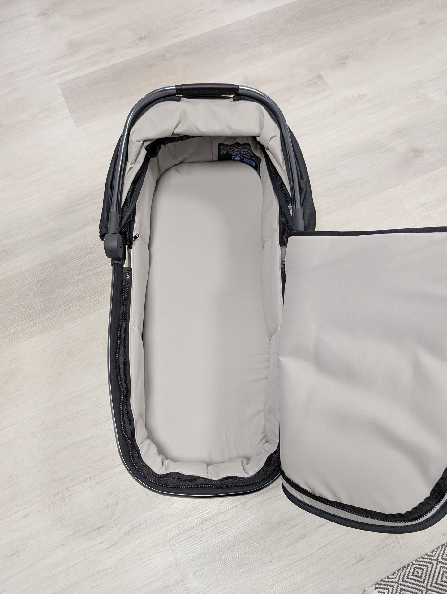 Oyster3 Carrycot-Carbonite EX-DISPLAY