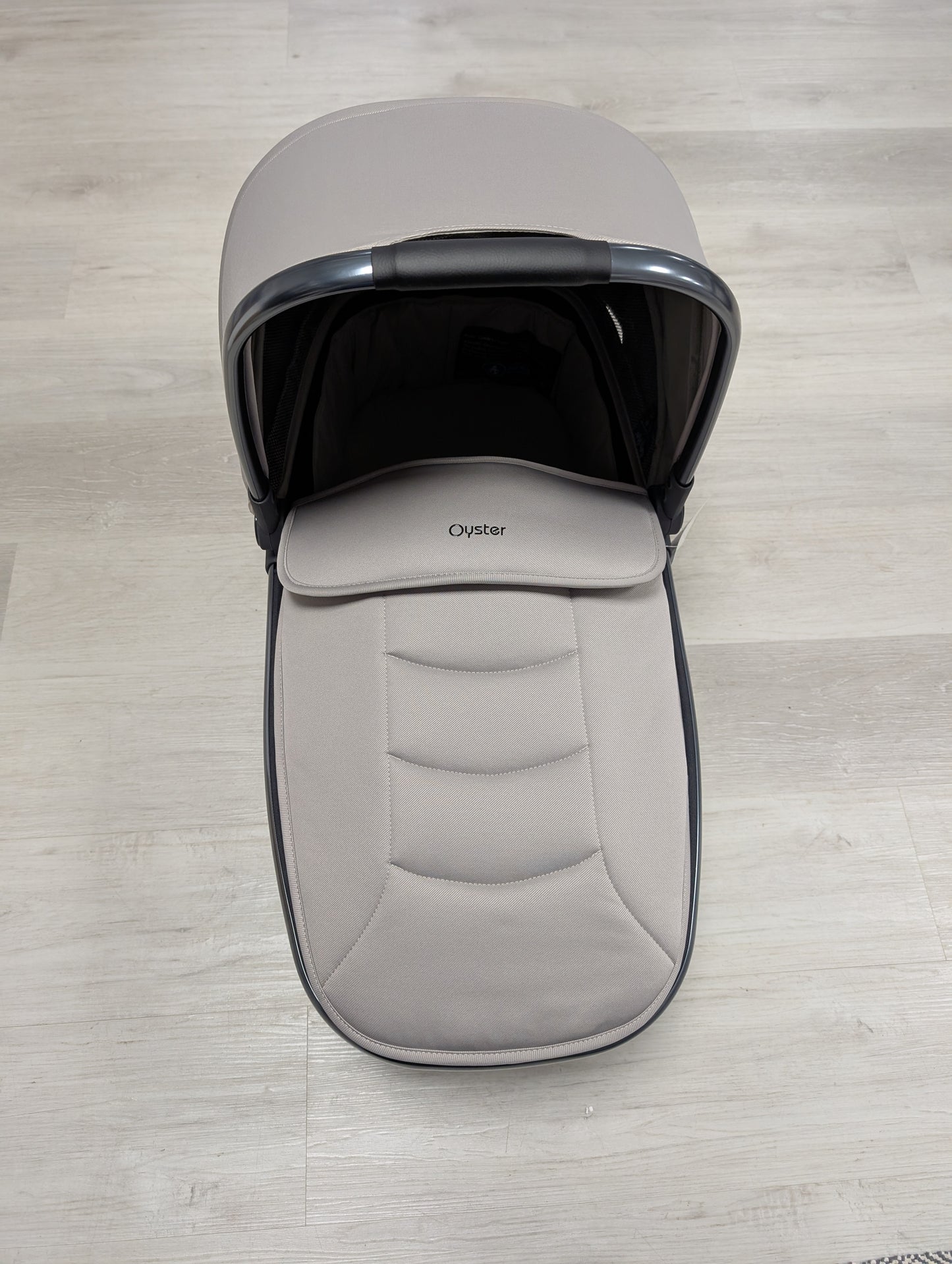 Oyster3 Carrycot-Stone EX-DISPLAY